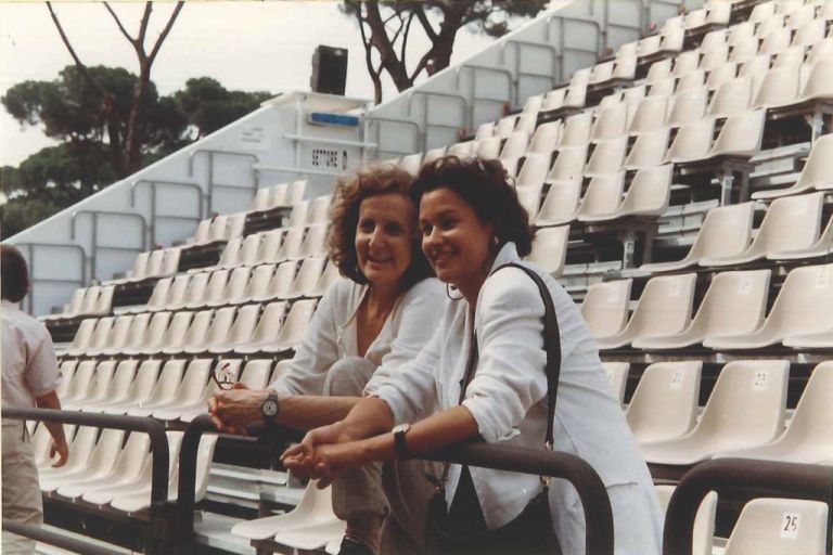 Trisha Brown con Monique Veaute (Presidente Fondazione Romaeuropa) nel 1992 durante una delle prime edizioni del Romaeuropa Festival