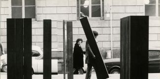 Amalia Del Ponte, Storia di uno (installation view), 1972, progetto site specific per Scultura nella strada alla Libreria Einaudi. Photo Arno Hammacher