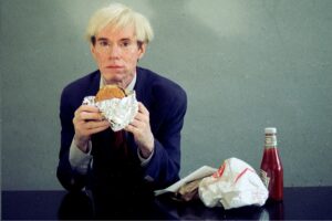 Intervista a Jørgen Leth, il regista del famoso video in cui Warhol mangia un hamburger