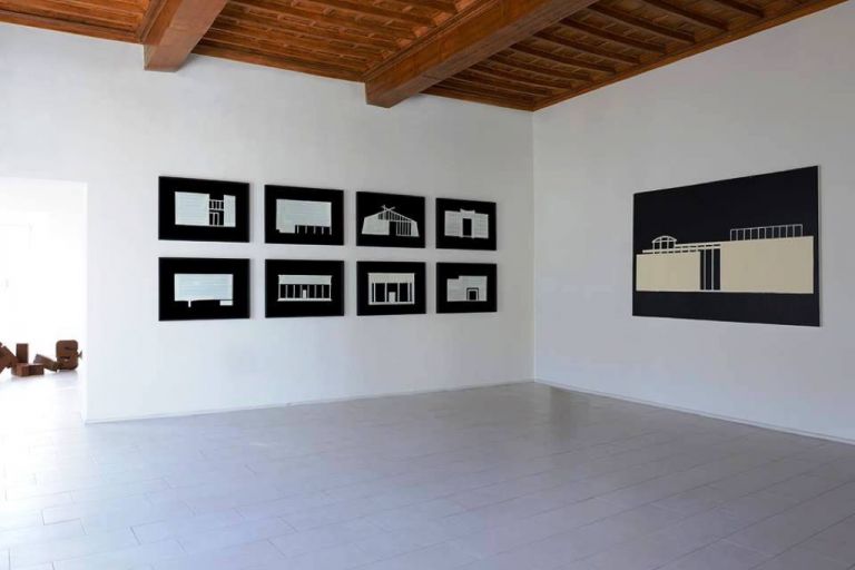 Cortesie per gli ospiti. Installation view at Palazzo Collicola, Spoleto 2017. Photo Michele Sereni