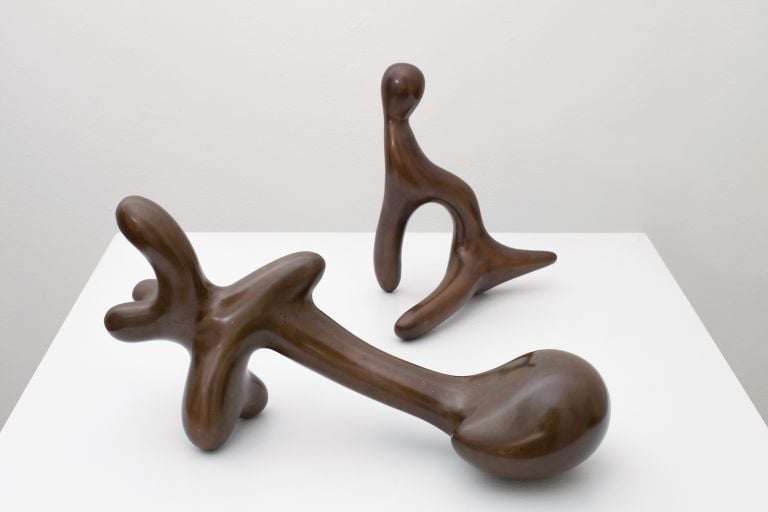 Jean Arp, Petit figure appuyée dite "LʼEgyptienne", 1938 / Petit sphinx, 1942. Fondazione Marguerite Arp, Locarno