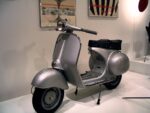 Le Vespa eposta al MoMA di New York Italia batte Cina 1 a 0. Clonare la mitica Vespa è reato: sentenza storica per il design italiano