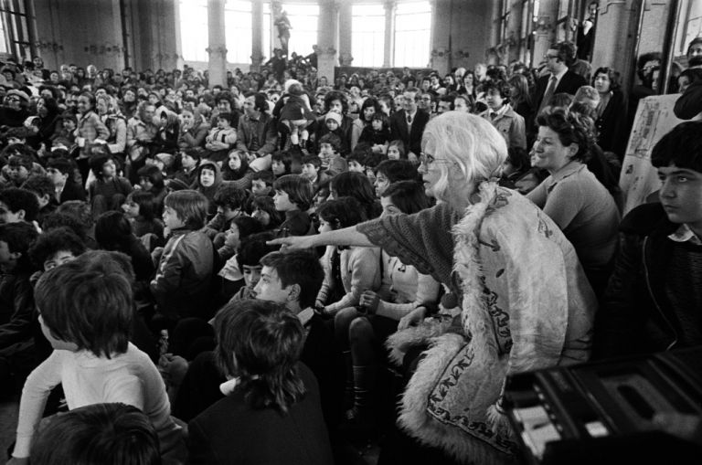 Letizia Battaglia, Franca Rame alla Palazzina Liberty, Milano 1974. Courtesy l'artista