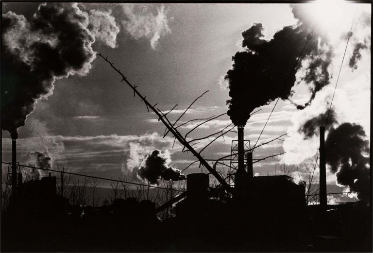 Masahisa Fukase (Hokkaido, Giappone, 1934-2012), Nayoro, 1978, Stampa originale ai sali d’argento, Vintage gelatin silver print, 42,5 × 55 cm © Masahisa Fukase Archives