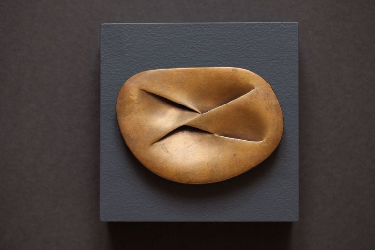 Meret Oppenheim, Unterirdische Schleife, 1960/1977. Collezione privata