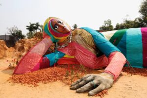 Nuovo Sculpture Park in Bangladesh. La prima opera (monumentale e collettiva) è di Pawel Althamer