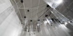 Roberto Pugliese, Emergenze acustiche, 2013, plexiglas, speaker, cavi audio, cavi in metallo, computer, software, composizione audio. Courtesy Galerie Mazzoli, Berlino. Foto Roberto Marossi