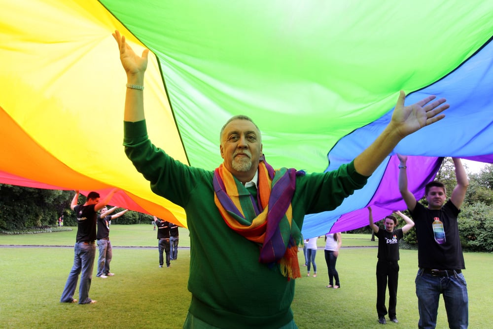 Morto Gilbert Baker, l’inventore della bandiera arcobaleno simbolo del movimento lgbtq