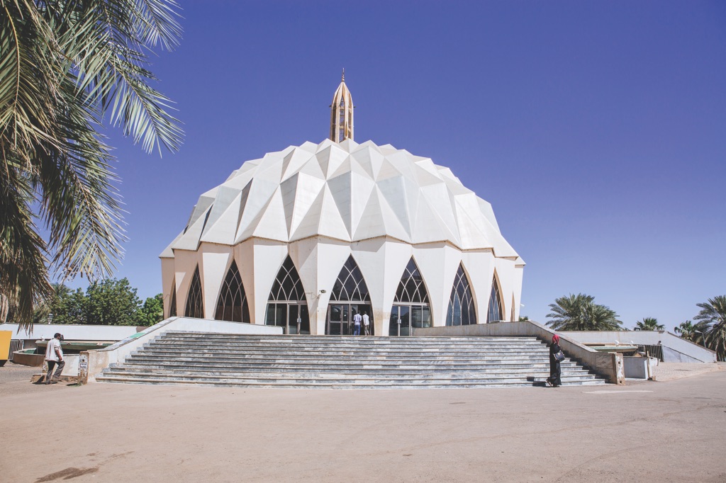 Al Nilain Mosque in Omdurman, Sudan by Gamar Eldowla Abdelgadir, 1976-83 © Ala Kheir