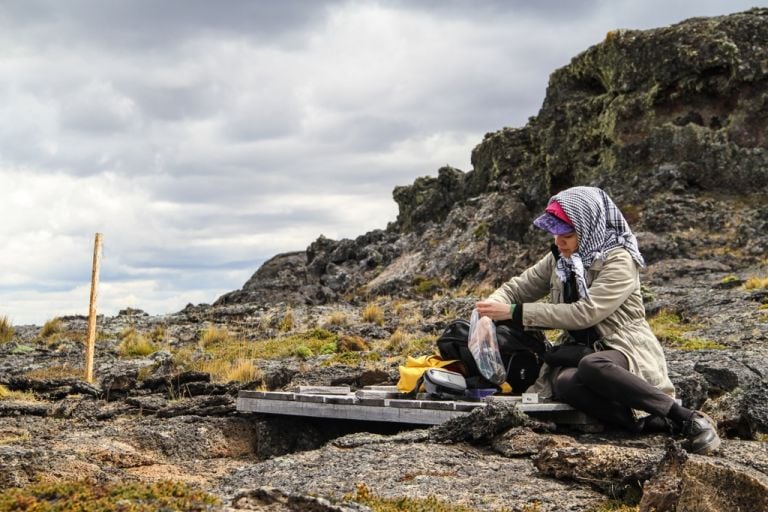 Alejandra Perez Nuñez, Preparing equipment in Poli Aike. Photo Rafael Cheuquelaf, 2014