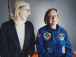 Eliza McNitt e Kathy Sullivan Lo smartphone di Google sceglie l’arte, il cinema e i voli interstellari. Con le nuove cover hi-tech
