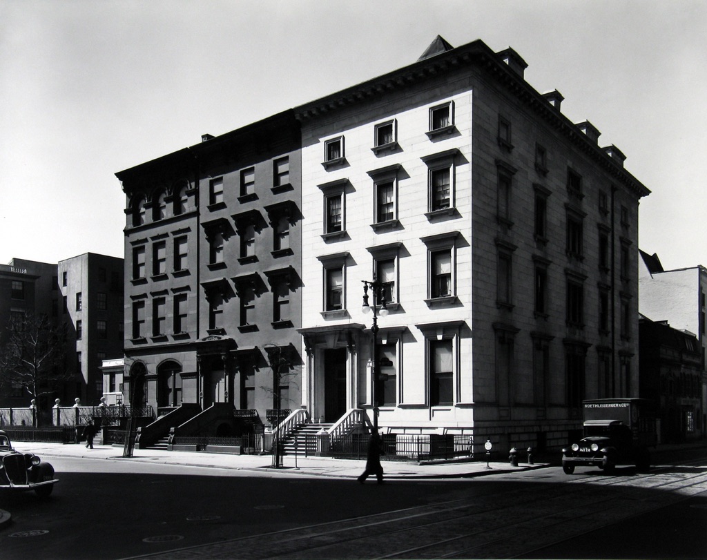 Fifth Avenue Houses, New York, 1936 -® Berenice Abbott