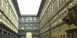 Firenze, folla agli Uffizi