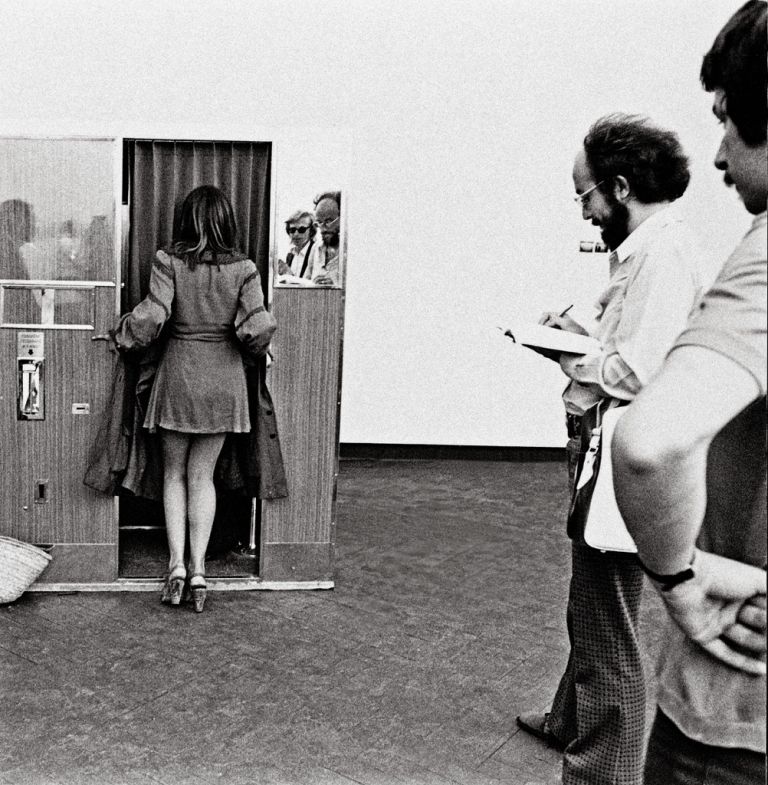 Franco Vaccari, Esposizione in tempo reale n°4. Lascia su queste pareti una traccia ortografica del tuo passaggio, Biennale di Venezia 1972, ricostruzione dell'opera, courtesy Franco Vaccari