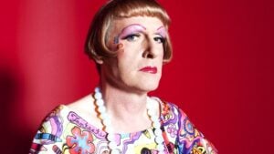 Quel vulcano di Grayson Perry. Che fra un travestimento e l’altro s’inventa un palazzo per artisti