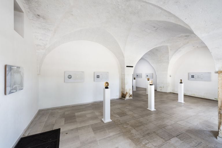 Michele Guido & Aldo Calò. Installation view at Ex Distilleria De Giorgi, San Cesario di Lecce 2017. Photo Sebastiano Luciano. Courtesy Galleria Lia Rumma, Milano-Napoli