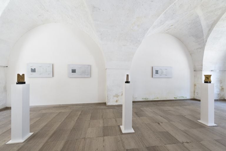 Michele Guido & Aldo Calò. Installation view at Ex Distilleria De Giorgi, San Cesario di Lecce 2017. Photo Sebastiano Luciano. Courtesy Galleria Lia Rumma, Milano-Napoli