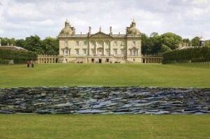 Le opere di Richard Long in Uk, tra i giardini di Houghton Hall. La casa dei marchesi Cholmondeley