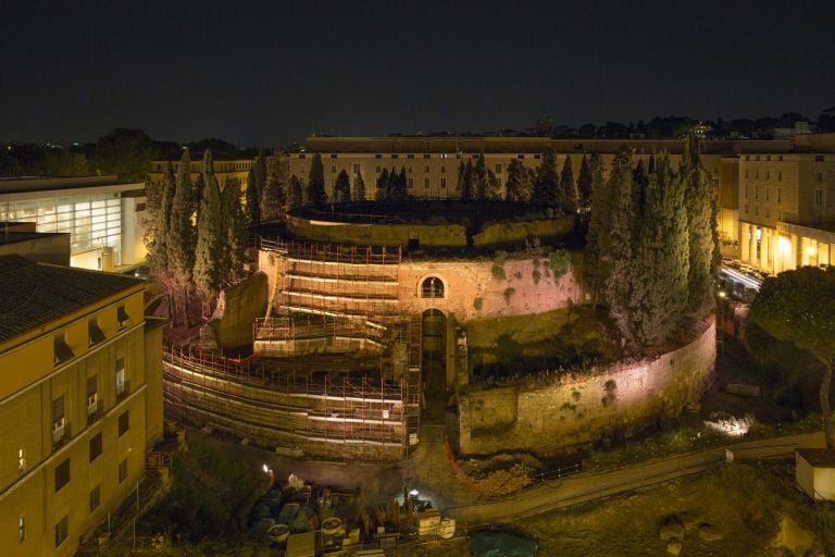 Rinascita del Mausoleo di Augusto Roma Capitale e Fondazione TIM Rinasce il Mausoleo di Augusto a Roma. Restaurato con i 6,5 milioni di TIM. Ma non tutto fila