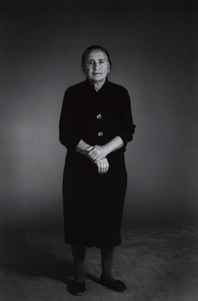 Shirin Neshat, Anna, dalla serie The Home of My Eyes, 2015. Courtesy Written Art Foundation, Francoforte