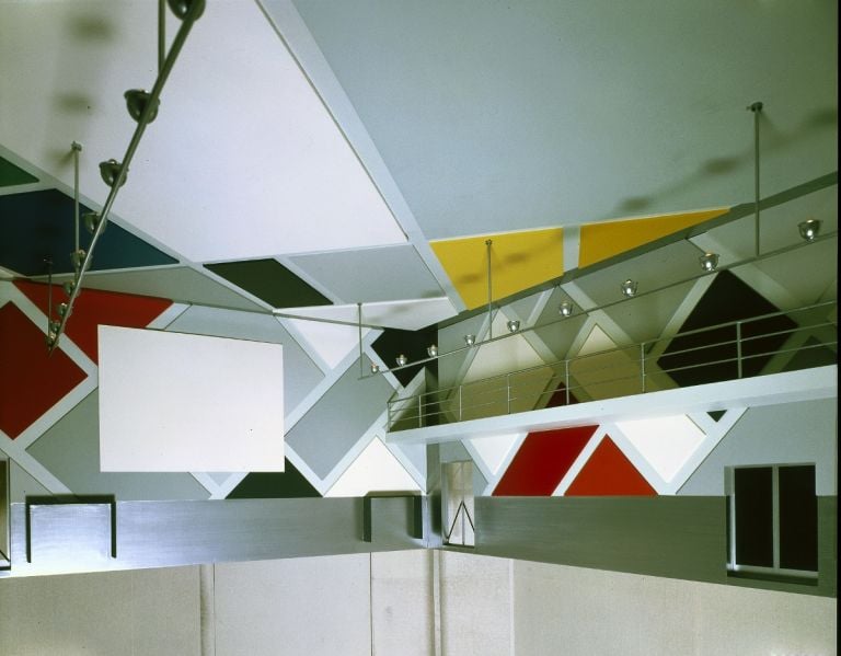 Theo van Doesburg, ontwerp Interieur Ciné-dancing van L'Aubette in Straatsburg, (1928) reconstructie 1968, schaal 1 : 4. Collectie Van Abbemuseum, foto Peter Cox