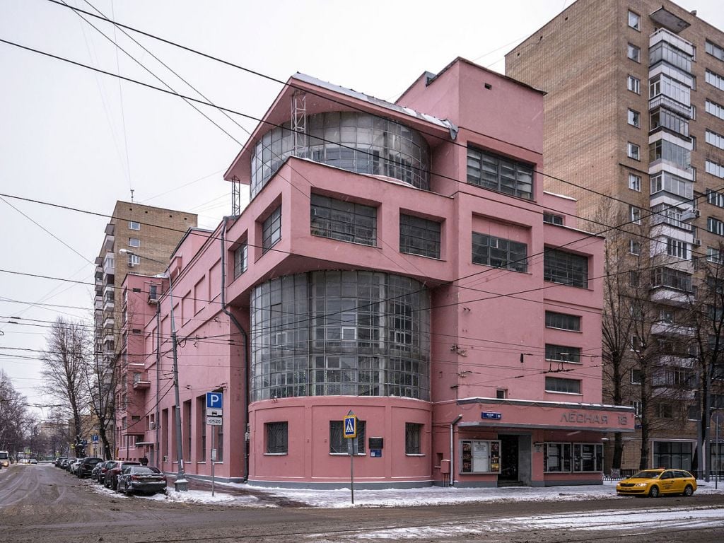 Rivolte in Russia contro il governo che vuole abbattere alcuni edifici del periodo costruttivista