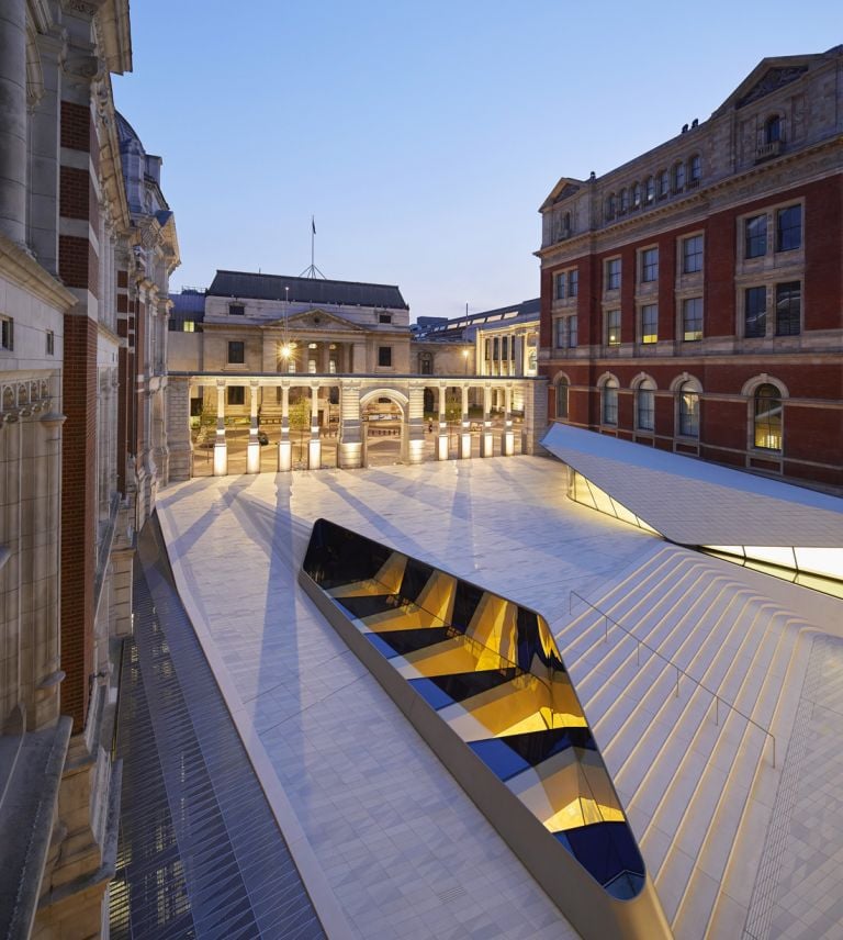 The Sackler Courtyard, the V&A Exhibition Road Quarter, designed by AL_A ©Hufton+Crow