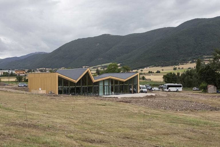 Stefano Boeri Architetti Ricostruzione Centro Italia Padiglione Norcia un aiuto subito, ph. Giovanni Nardi