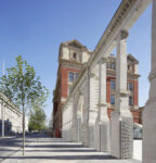 The Aston Webb Screen, the V&A Exhibition Road Quarter, designed by AL_A ©Hufton+Crow