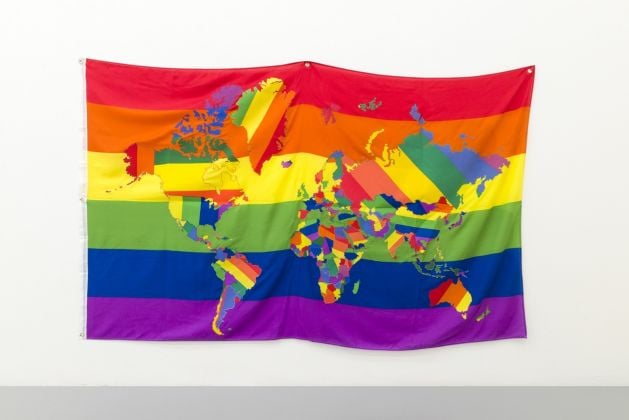 Jonathan Monk, The World in Gay Pride Flags (versione II), 2013, collage in tessuto