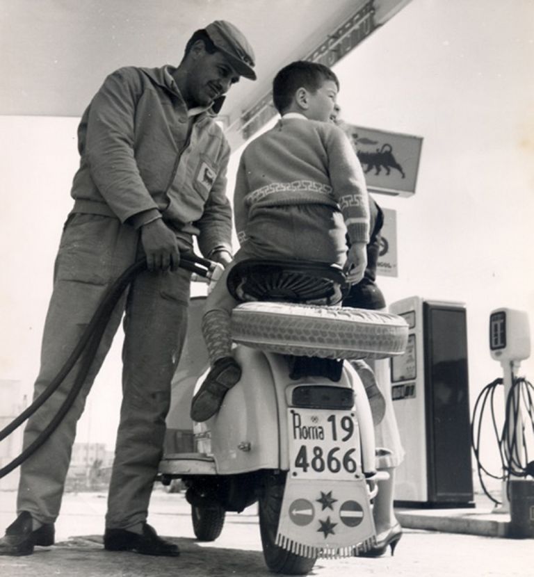 Archivio storico ENI Stazione di servizio a Roma. Foto Federico Patellani, 1960