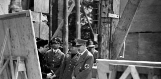 Benito Mussolini e Adolf Hitler, primavera 1938. Courtesy Archivio Istituto Luce