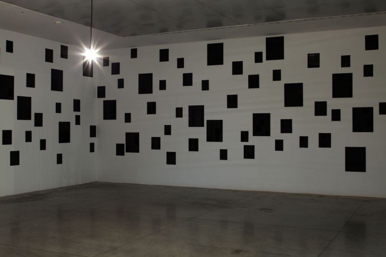 Christian Boltanski Anime. Di luogo in luogo veduta di allestimento presso / installation view at MAMbo – Museo d'Arte Moderna di Bologna, 2017 Photo credit Matteo Monti