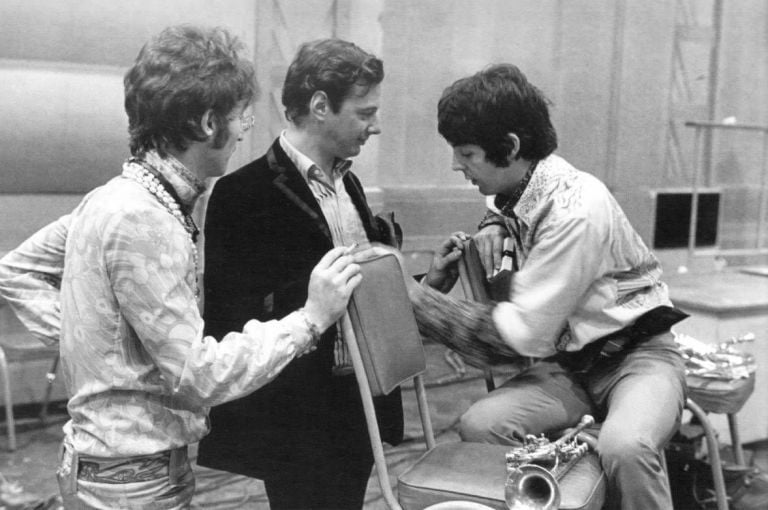Brian Epstein con John Lennon e Paul McCartney