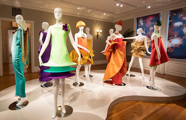 70 anni di carriera per Pierre Cardin. Una retrospettiva al The Breakers di Newport