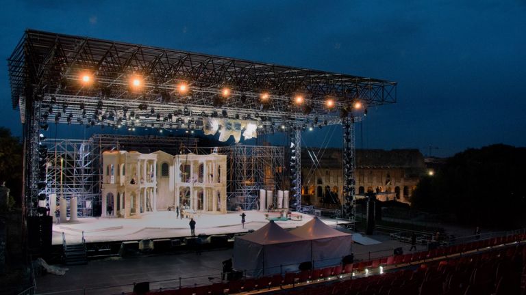 Divo Nerone Opera Rockfoto palco 12 Parte il musical esagerato di cui tutta Roma parlava. Nerone, il Palatino e il palco-astronave