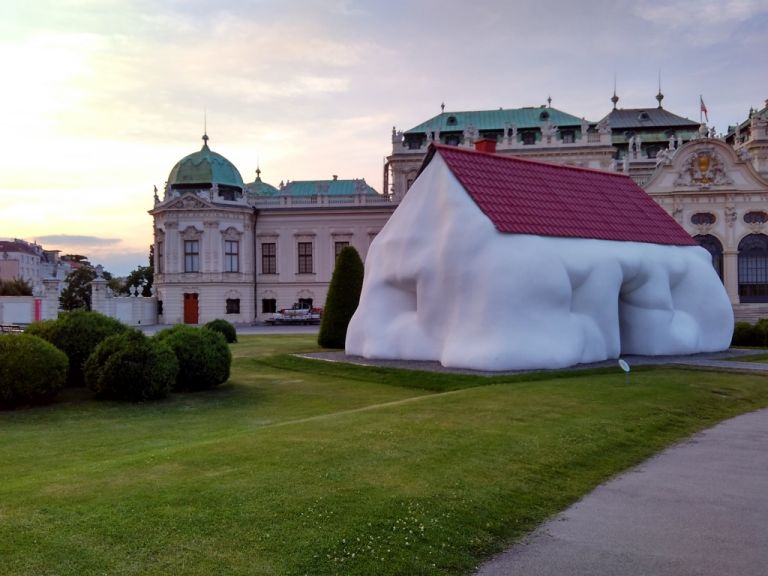 Erwin Wurm. Performative Sculptures. 21er Haus, Vienna 2017. Photo Giorgia Losio