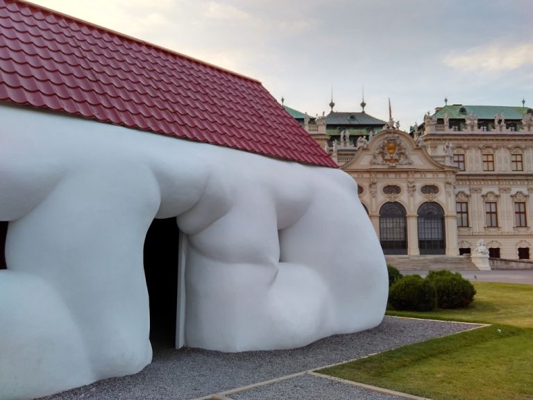 Erwin Wurm. Performative Sculptures. 21er Haus, Vienna 2017. Photo Giorgia Losio