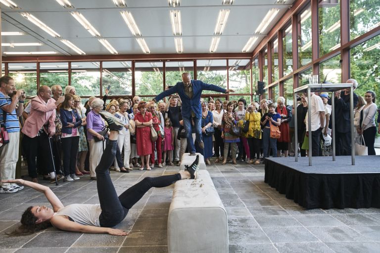 Erwin Wurm. Performative Sculptures. 21er Haus, Vienna 2017. Photo Stefan Joham