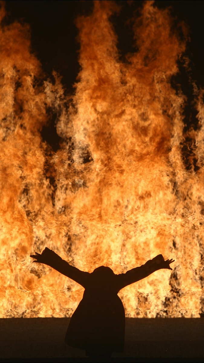 Fire Woman, 2005, Videosound installation, 1112 minutes, Performer Robin Bonaccorsi, Courtesy Bill Viola Studio © Bill Viola Photo Kira Perov