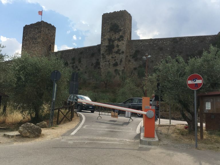 Interventi di Clet Abraham a Monteriggioni, photo by Luca Betti