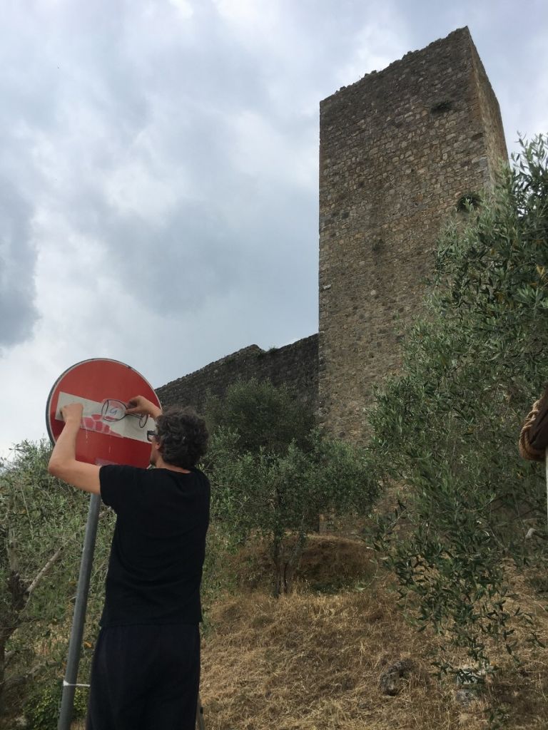 Interventi di Clet Abraham a Monteriggioni, photo by Luca Betti