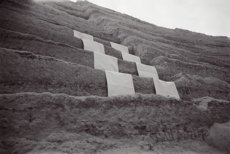 Károly Kismányoky & Kálmán Szijártó, Sand Mine. Gradual Adjustment of Basic Elements, Pécsvárad, 1970. Photo © Ludwig Museum