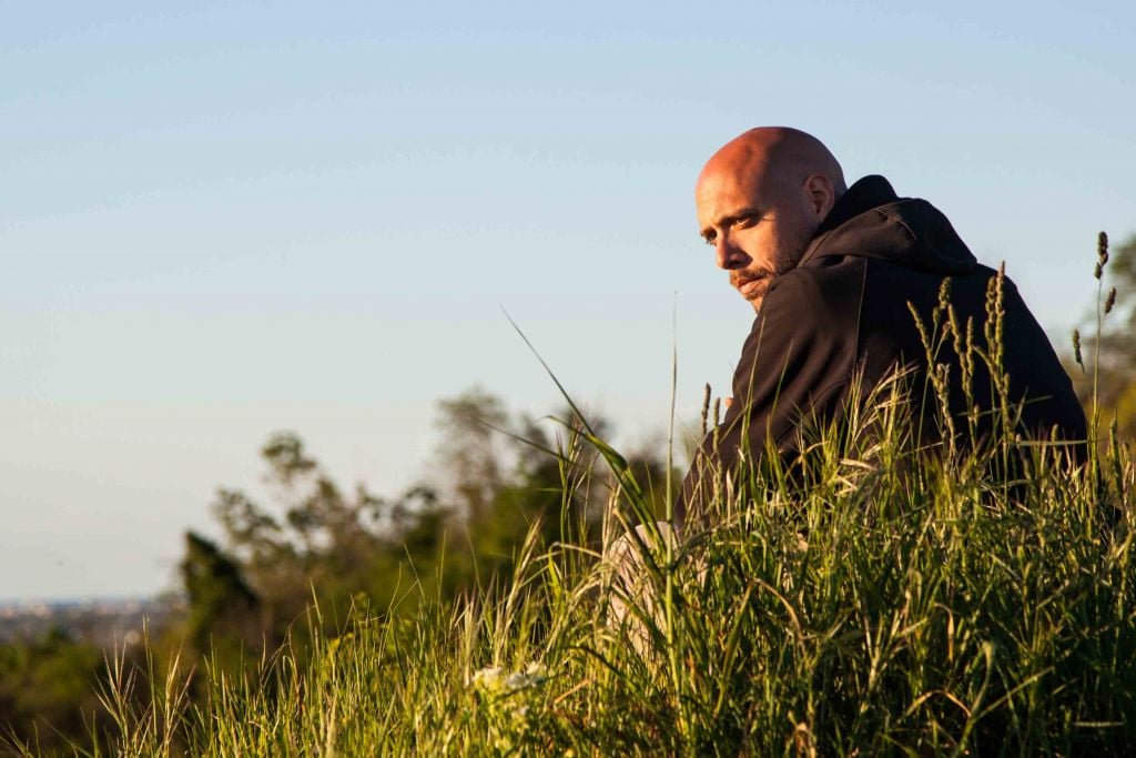 Camminare con delicatezza. Intervista a Leonardo Delogu