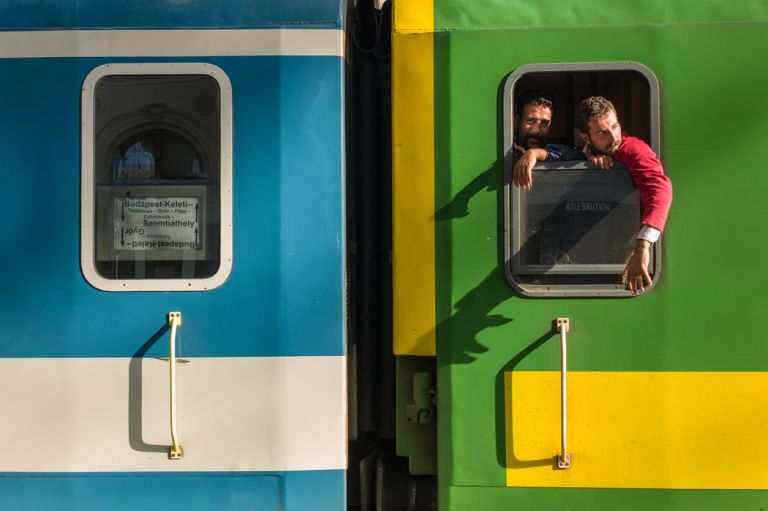 Michel Huneault, Embarquement et départ de Budapest (Hongrie) vers l’Allemagne, de la série « Occident Express », 2015.