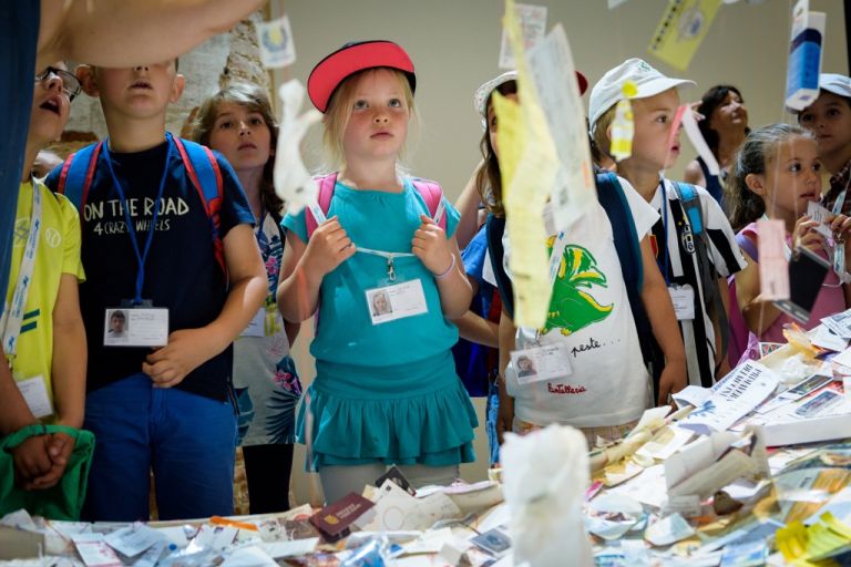 Programma Biennale Educational per alunni della scuola primaria, giugno 2017. Photo by Andrea Avezzù. Courtesy of La Biennale di Venezia