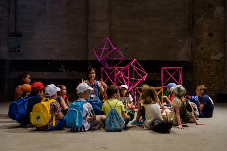 Programma Biennale Educational per alunni della scuola primaria, giugno 2017. Photo by Andrea Avezzù. Courtesy of La Biennale di Venezia