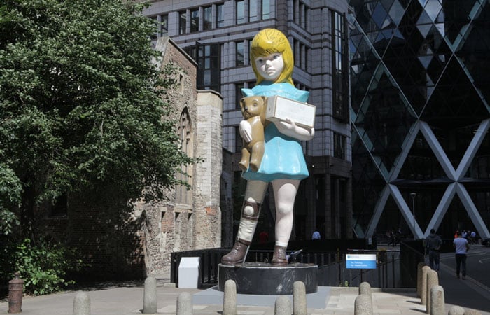 Charity di Damien Hirst - Sculpture in the City 2015