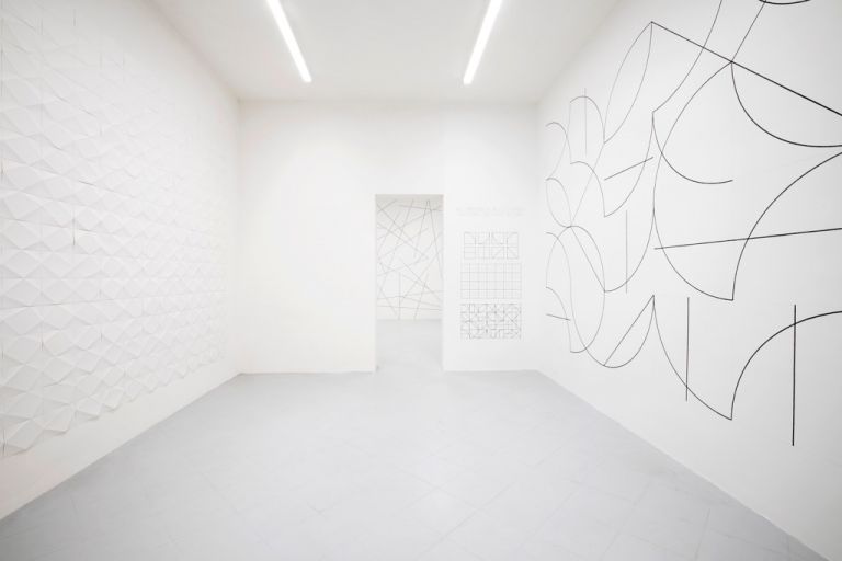 Sol LeWitt-Ignacio Uriarte. Exhibition view at Galleria Gentili, Firenze 2017. Photo Jacopo Menzani