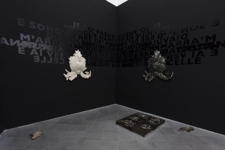 Veduta dell'allestimento PERLA POLLINA, 1996 – 2016, Madre Museo d'arte contemporanea Donnaregina, Napoli, 2017, courtesy Galleria Chantal Crousel, Parigi, Francia; Collezione Rachel e Jean-Pierre Lehmann; Fondazione Donnaregina per le arti contemporanee, Napoli, photo © Amedeo Benestante